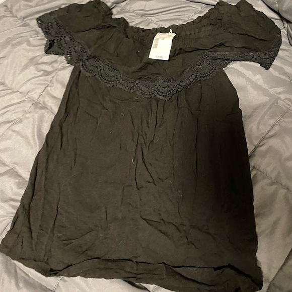 Black Kismet, off the shoulder ruffled short sleeve - Picture 1 of 5